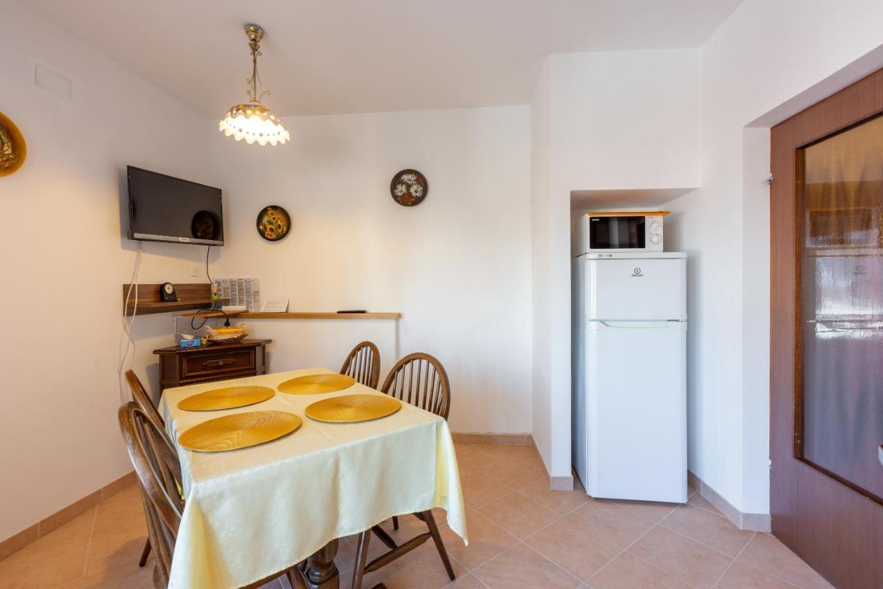 Apartments Villa Mavero Banjole Exteriér fotografie