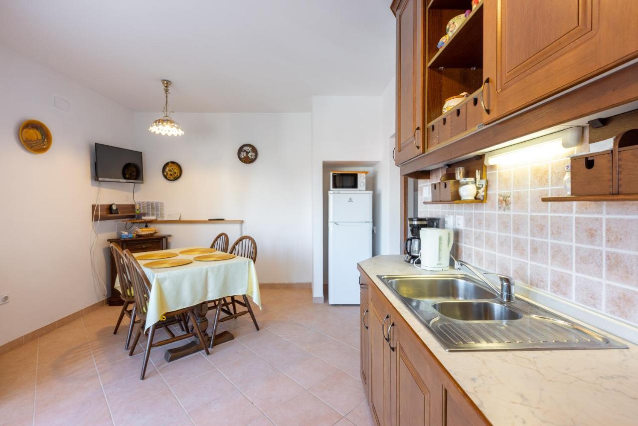 Apartments Villa Mavero Banjole Exteriér fotografie